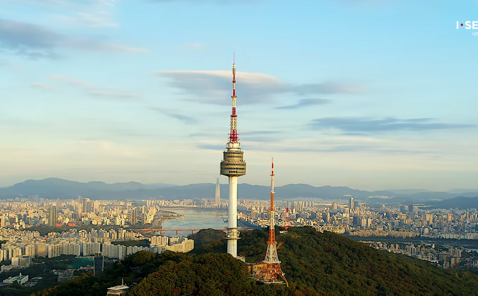 Destinasi Wisata Seoul Namsan Tower, Salah Satu Landmark Ikonik di Ibu Kota Korsel