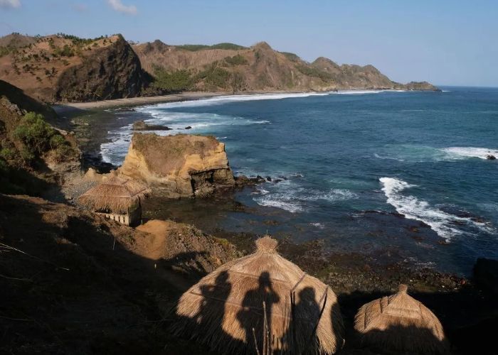 10 Pantai Terindah Kebumen, Wisata Alam Murah yang Tidak Kalah Eksotis dari Bali