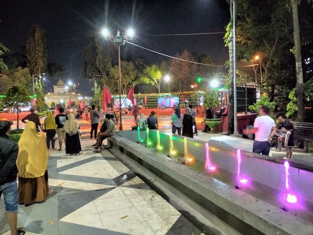 Wajah Baru Taman Kota Sumenep Bikin Takjub dengan Hadirnya Atraksi Air Mancur Menari Penuh Warna