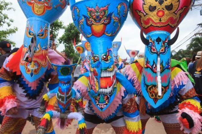 Festival Phi Ta Khon, Tradisi Berdansa Bersama Ruh yang Hidup Kembali