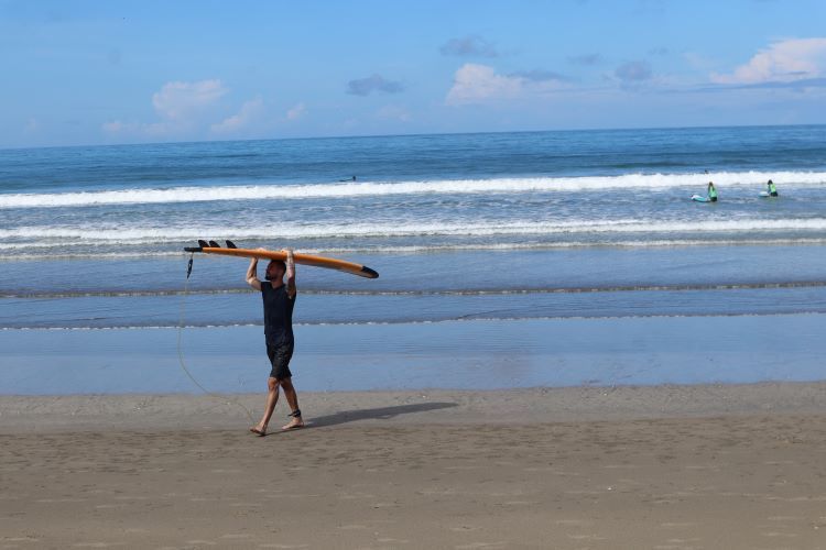Ternyata Ini Alasan Pantai Kuta Disebut Surganya Pecinta Surfing, Apa Itu?