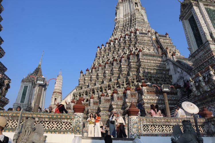 Pesona Kuil Matahari Terbit di Krung Thep Thailand