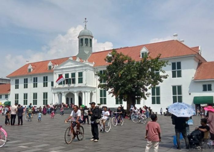 Kawasan Wisata Kota Tua Dipadati Ribuan Wisatawan H+1 Lebaran, Tertarik karena Banyak Wahana