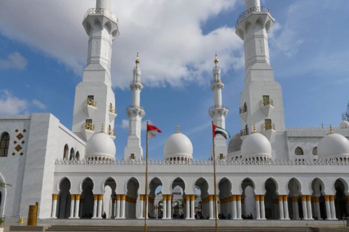 Masjid Raya Sheikh Zayed Solo, Destinasi Wisata Baru yang Memukau untuk Pengalaman Spiritual dan Estetika