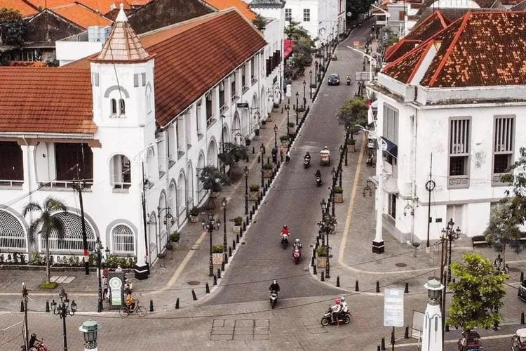 Sensasi Nostalgia: Jelajahi Kota Lama Semarang yang Memukau