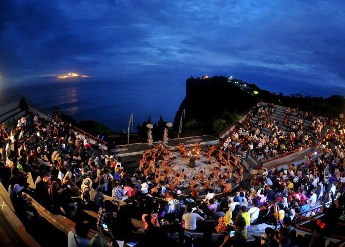Cerita dan Makna Tari Kecak di Pura Uluwatu Bali