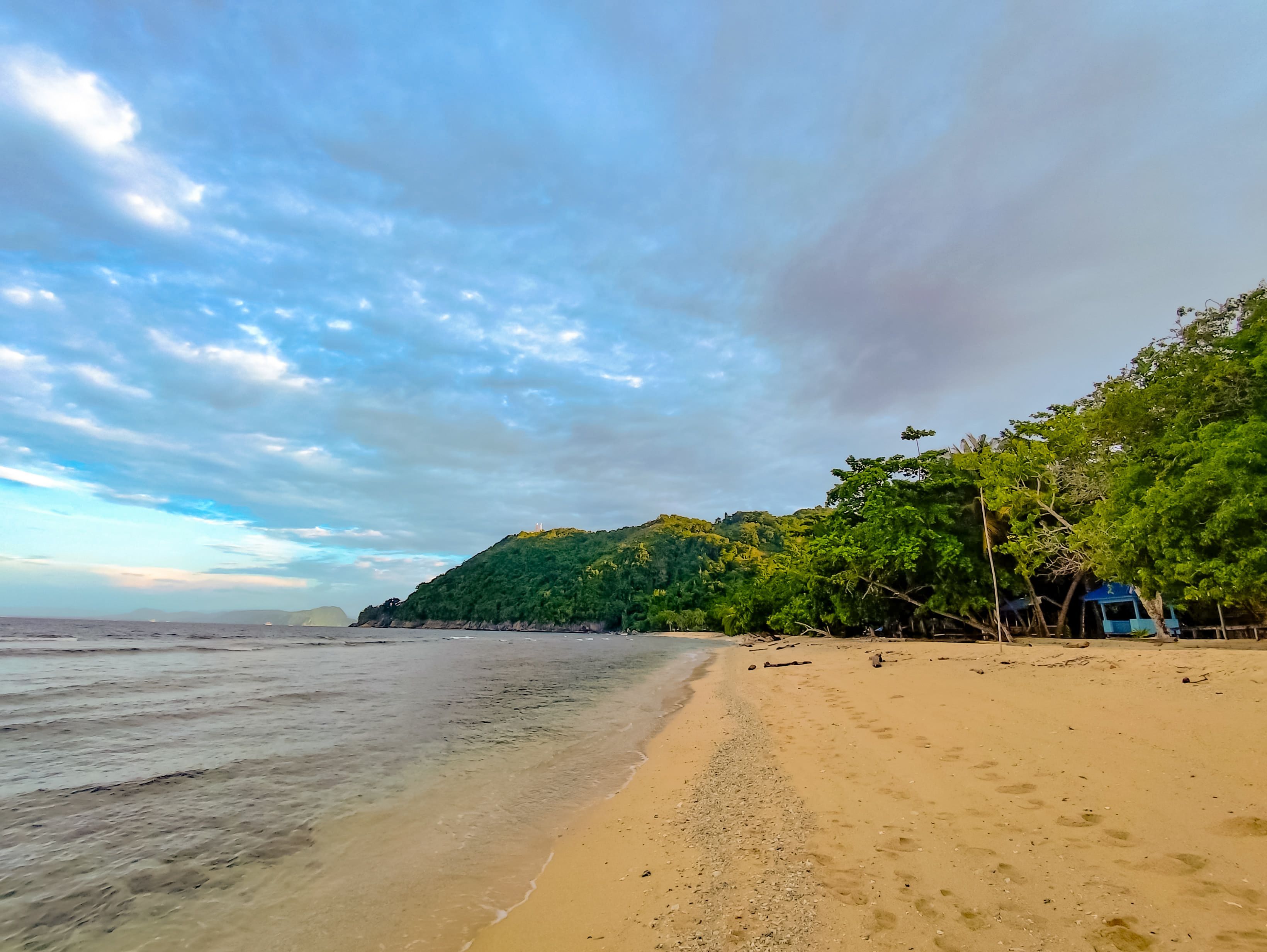 Melihat Sejarah dan Keindahan Alam Pantai Pasir Putih Base-G