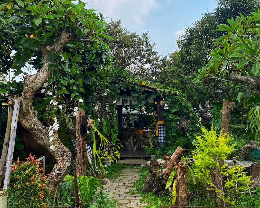 Dapur Kebun Bawera, New Hidden Gem Malang yang Sediakan Spesial Bakaran Seafood dengan Suasana Homey