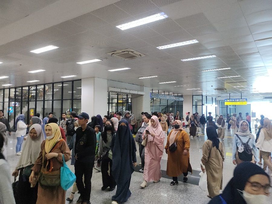 Viral Penumpang Membludak di Stasiun Manggarai Hari Ini, Polisi Ungkap Penyebabnya!