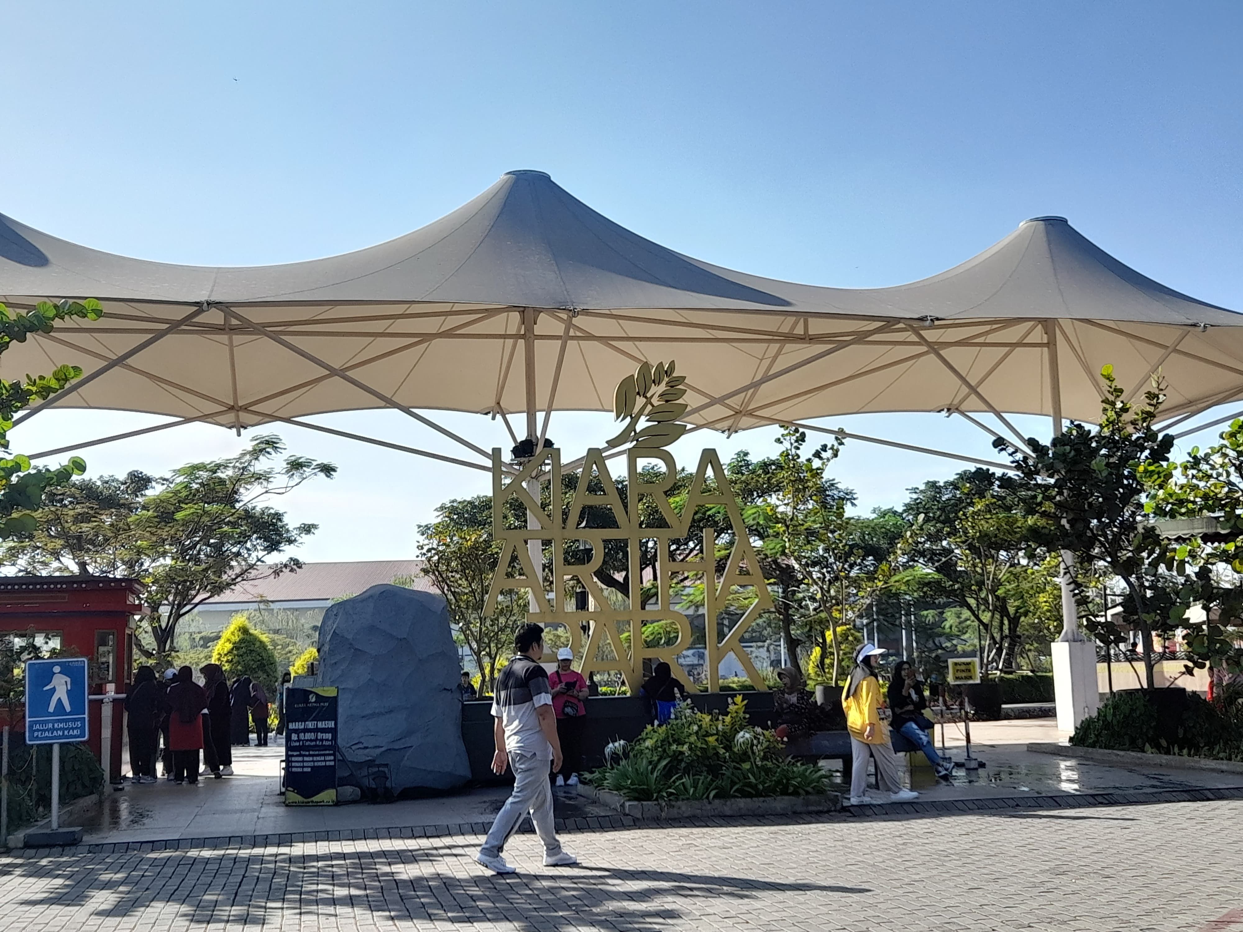 Kiara Artha Park: Taman Eksotis di Tengah Kota Bandung