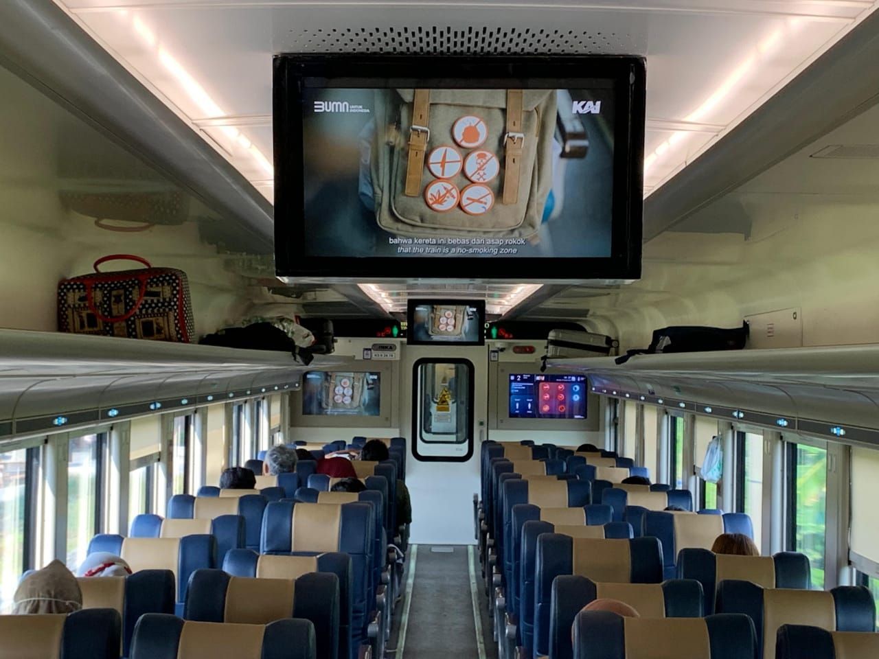 Makin Mewah ! Potret Kereta Api Ekonomi Progo di-upgrade Dengan Gerbong  Stainless, Kursinya Sudah Captain Seat