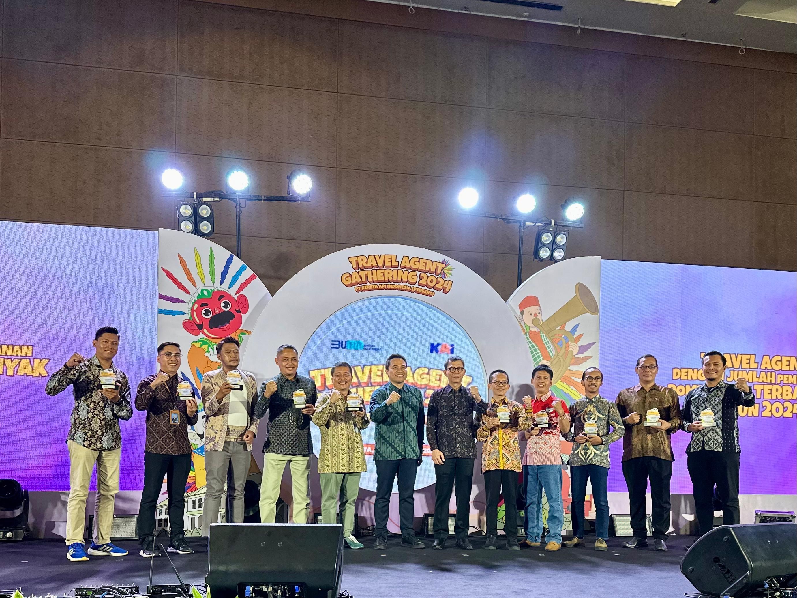 KAI Wisata Raih Penghargaan Travel Agent Pemesanan Rombongan Terbanyak Tahun 2024