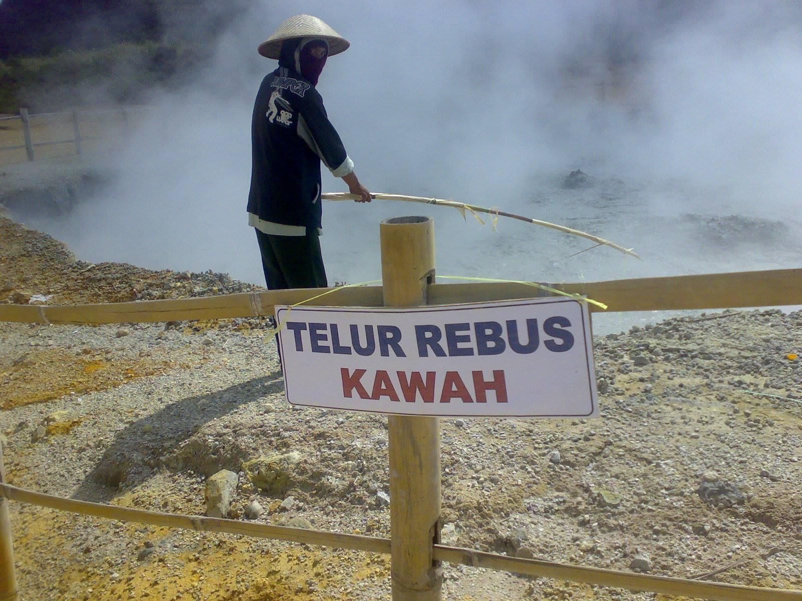 Menikmati Sensasi Unik Telur Rebus di Kawah Sikidang Dieng