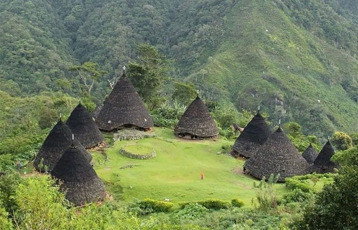 Wae Rebo, Desa Adat Eksotis di NTT yang Dijuluki “Kampung di Atas Awan”