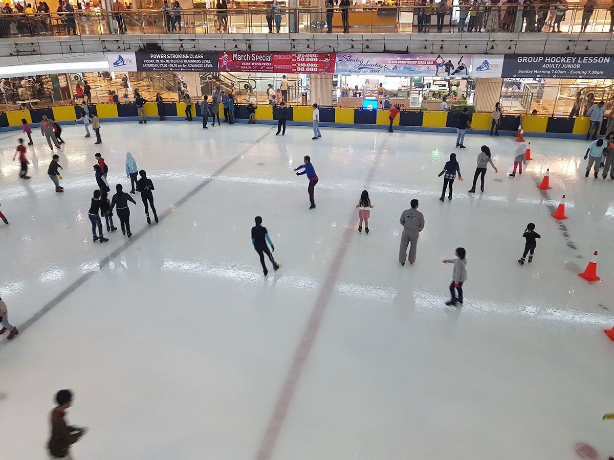 Cobain Main Ice Skating di Mall Taman Anggrek, Cocok Buat Liburan di Akhir Pekan