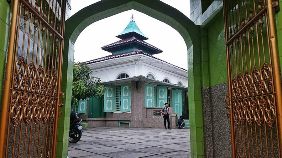 Mengenal Masjid Menara Layur: Peninggalan Islam di Kota Semarang dengan Menara Unik