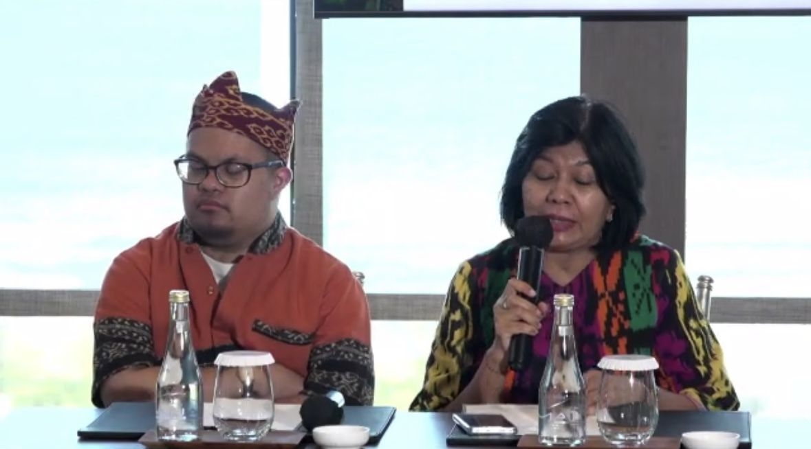 Keren! Lukisan Diego Berel, Pelukis Down Syndrome Dipamerkan di The Apurva Kempinski Bali