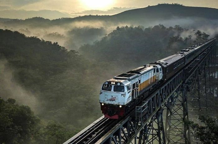 Kereta Api Parahyangan Jakarta-Bandung Kembali Hadir Pada Gapeka 2025