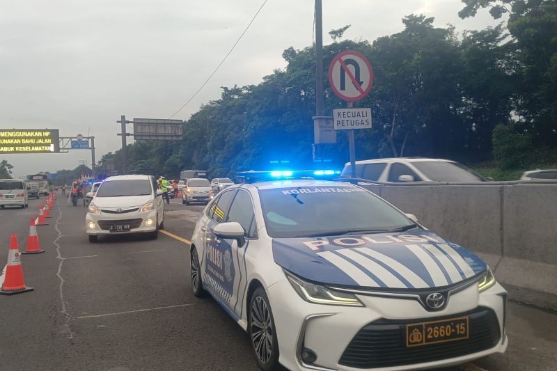 Long Weekend Berakhir, Arus Balik di Tol Japek Padat hingga Petugas Terapkan 