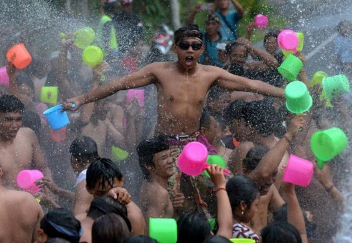 Serunya Tradisi Siat Yeh, Perang Air untuk Menyambut Tahun Baru di Bali