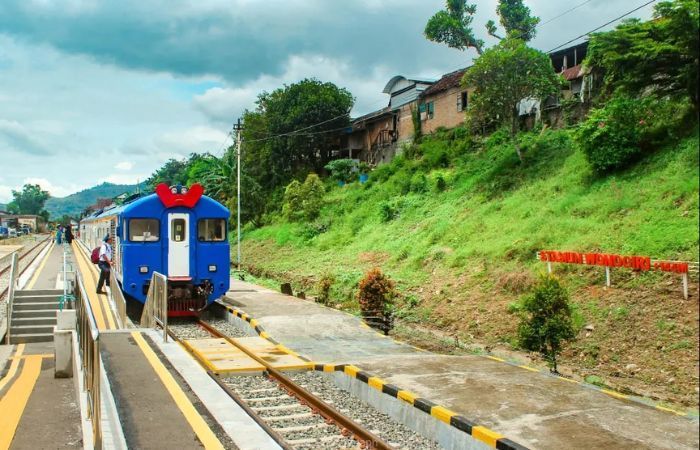 Kereta Api Batara Kresna: Solusi Cepat Hemat untuk Liburan di Solo dan Wonogiri