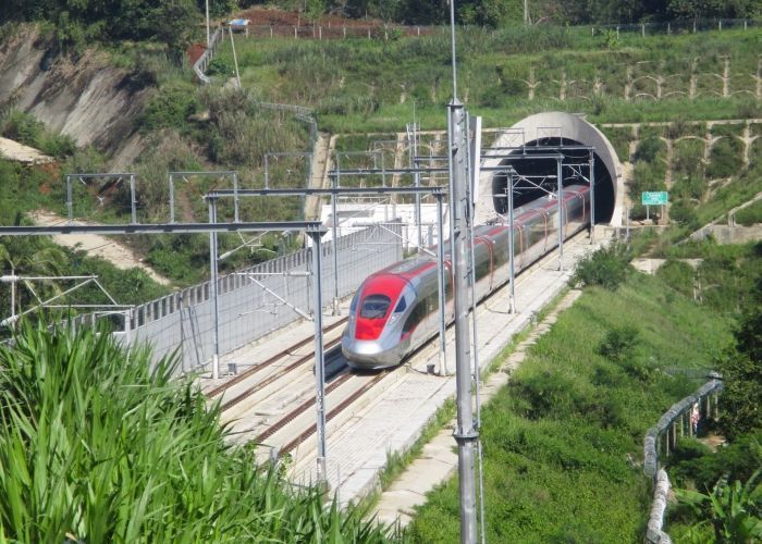 Kereta Cepat Siapkan 808 Ribu Tempat Duduk untuk Angkutan Lebaran 2025, Disarankan Beli Online!