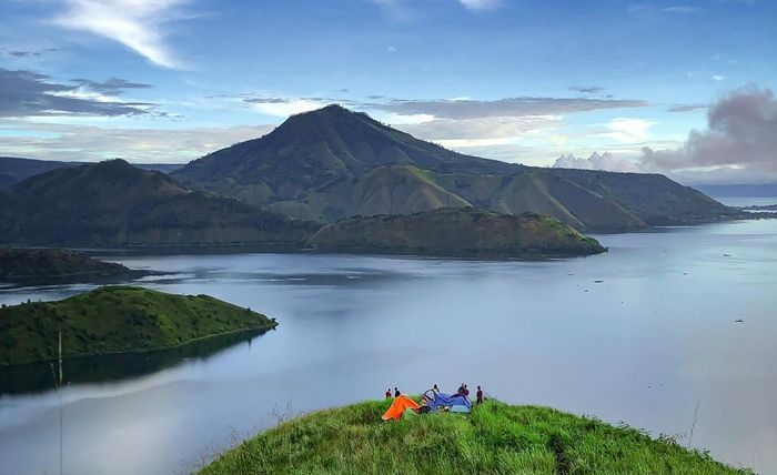 Samosir, Pulau di Danau Toba yang Selalu Bikin Kagum