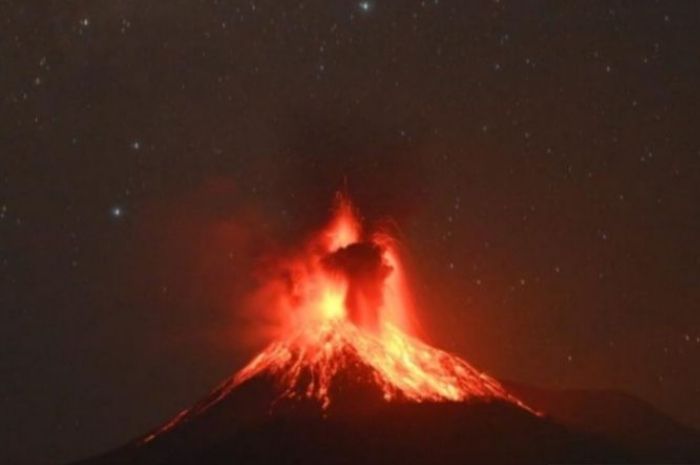 Gunung Lewotobi Laki-laki Ngamuk Lagi, Lava Muncul dan Erupsi Tembus 4 Ribu Meter!