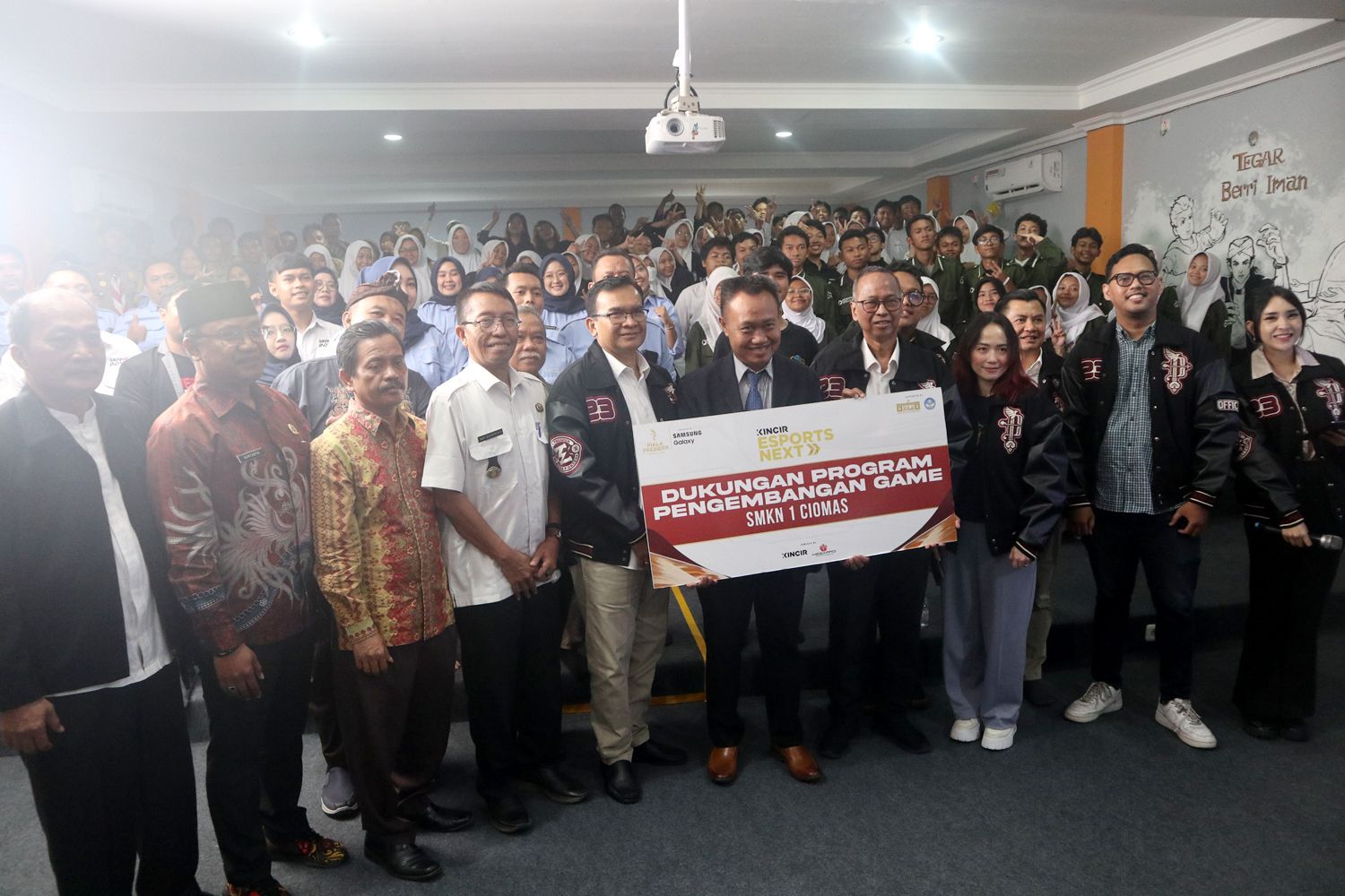 Dukungan Piala Presiden ESPORTS 2023, Kantor Stafsus dan Kemendikbudristek untuk Game Lokal di SMKN 1 Ciomas