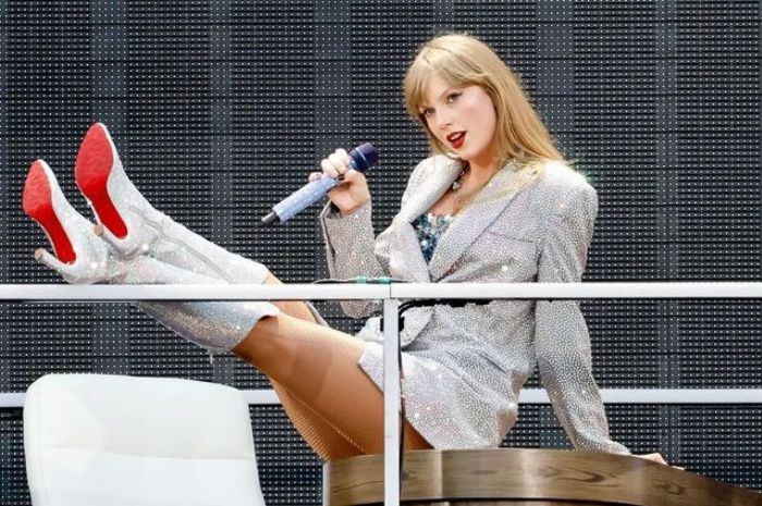 Taylor Swift Sebut Dirinya ‘Anak Laki-laki’ Terkait Video Lari Kencang saat Malfungsi Panggung Konser