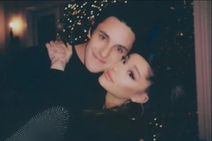 Ini Penyebab Ariana Grande dan Dalton Gomez Pisah Ranjang hingga Akan Cerai