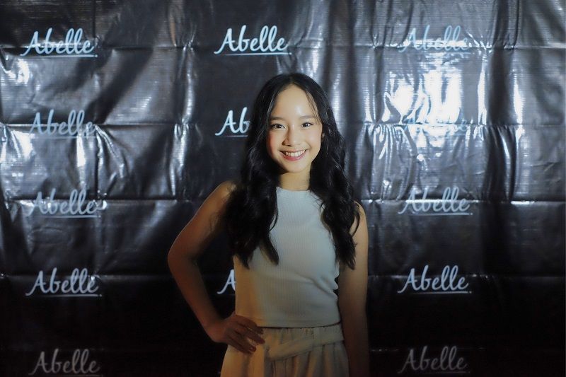Kangen dengan Saudara Kembarnya yang Telah Berpulang, Abelle Rilis Single 