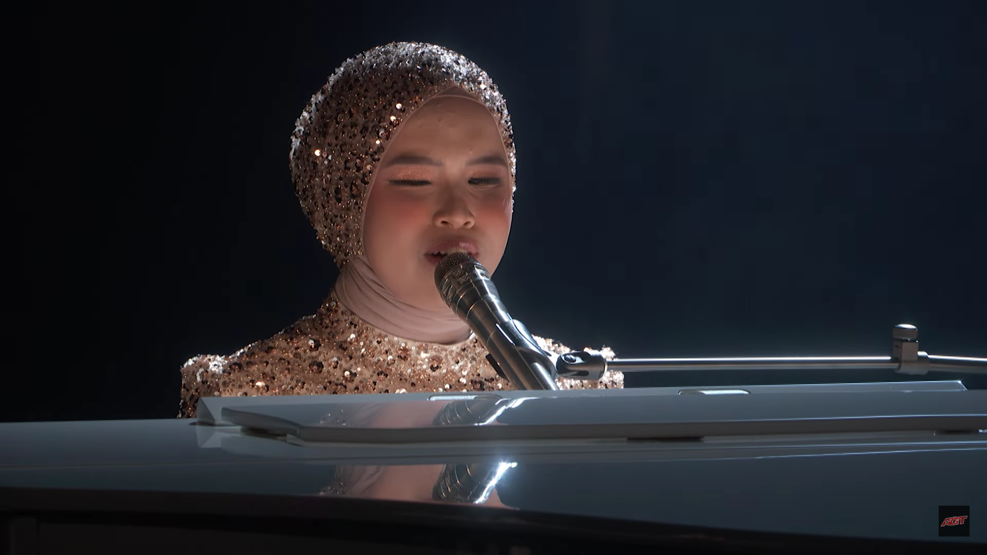 Putri Ariani Memukau di Semifinal America's Got Talent 2023, Dapat Standing Ovation dari 4 Juri