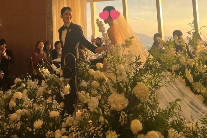 Momen Resepsi Pernikahan Chen EXO, Dihadiri Seluruh Member hingga Mainkan Lagu 