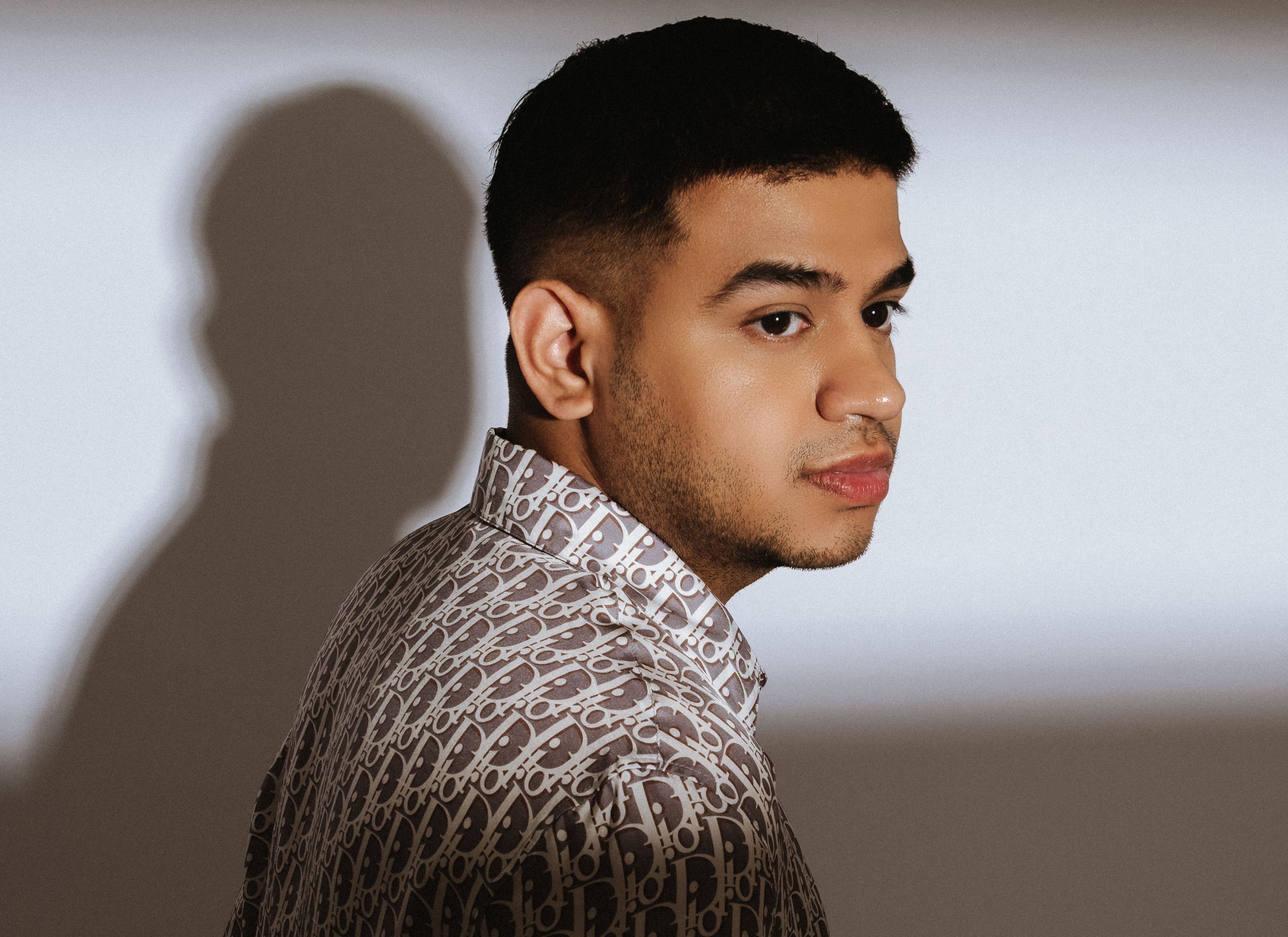 Fadil Jaidi Rilis Single Tema Patah Hati karena Halangan Perbedaan di 