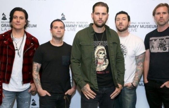 Menggali Makna Lagu 'A Little Piece of Heaven' Avenged Sevenfold: Kisah Obsesi dan Keabadian dalam Cinta