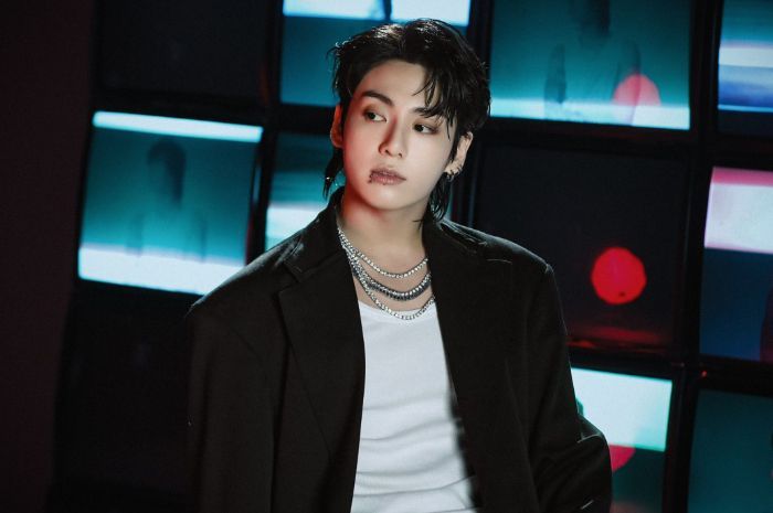 Trending di X, Jungkook BTS Dirumorkan Gelar Solo World Tour Buntut Foto Ini
