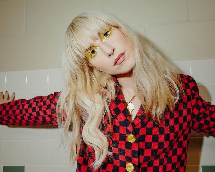 Hayley Williams Pecat Kru saat Sedang Tampil di Panggung, Diduga Karena Hampir Melukainya