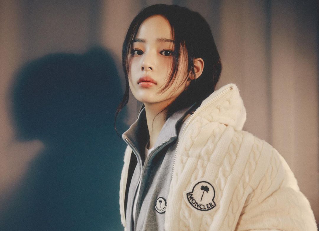 Minji NewJeans Minta Maaf Usai Tuai Kontroversi Sebut Tidak Tahu 'Kalguksu' Saat Siaran Live