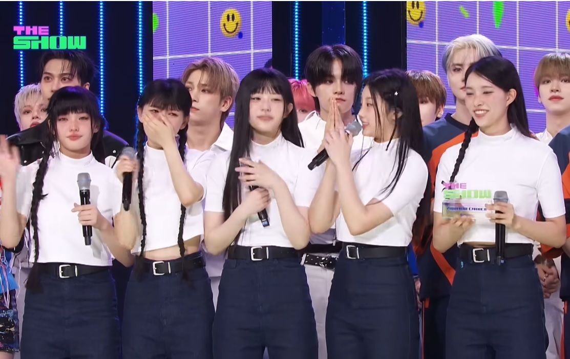ILLIT Raih Trofi Pertama Setelah 8 Hari Debut, Jadi Girl Grup Gen 5 Pertama yang First Win