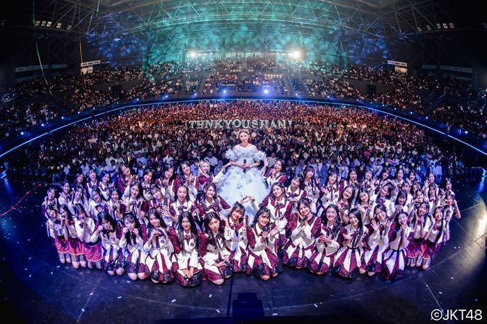 Jadi Akhir Perjalanan Sang Kapten, Shani Graduation Concert Dipenuhi Air Mata Member dan Fans
