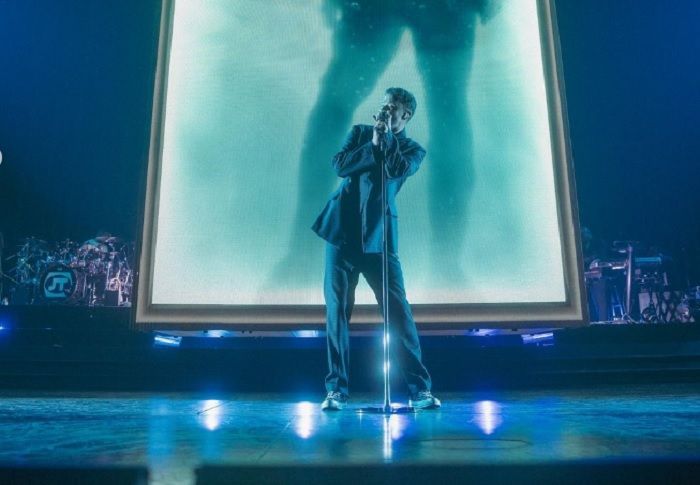 Keren! Justin Timberlake Menutup Konser dengan Konsep Floating Stage Saat Membawakan Lagu Mirror