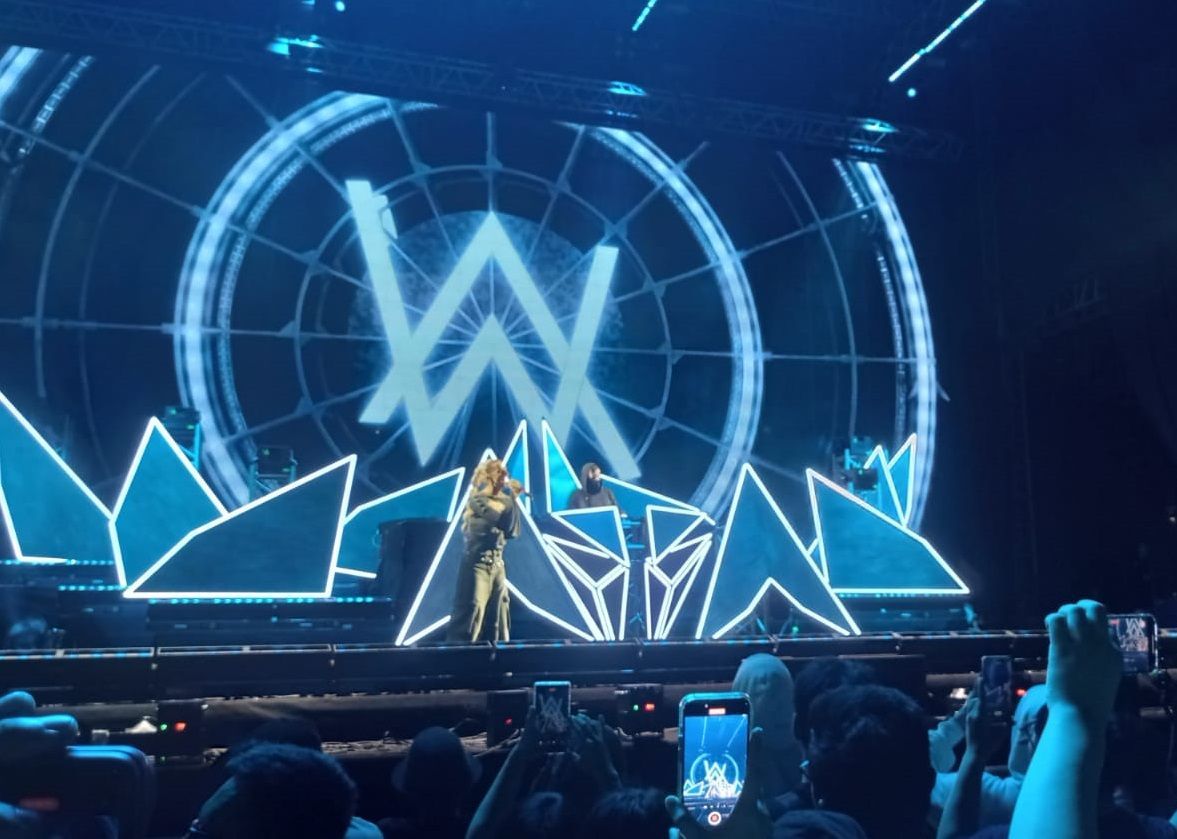 Gandeng Putri Ariani dan Siswa Medan, Alan Walker Guncang Jakarta di Konser Walkerworld
