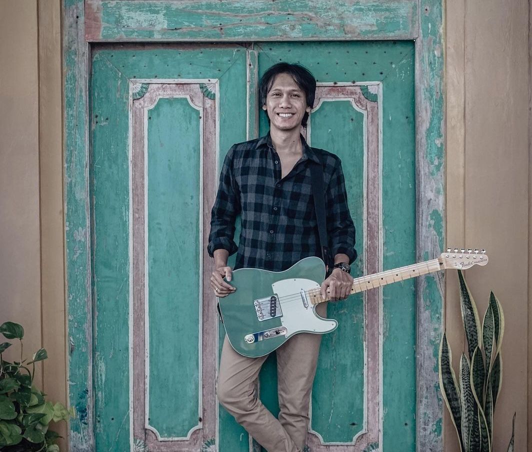 Gitar Eross Sheila On 7 Terjual Rp125 Juta untuk Amal Bantuan Ke Gaza