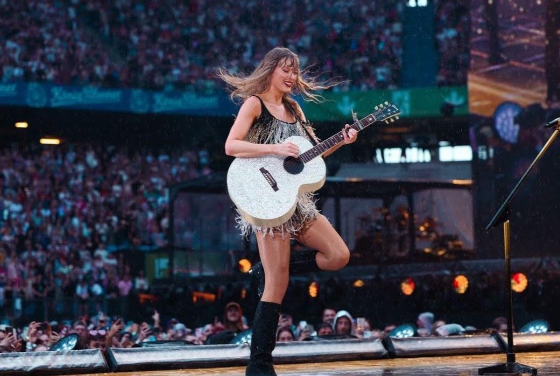 Taylor Swift Raup Rp33 Triliun dari Tur Dunia “The Eras Tour”: Stafnya Kecipratan Bonus Rp3 Triliun!