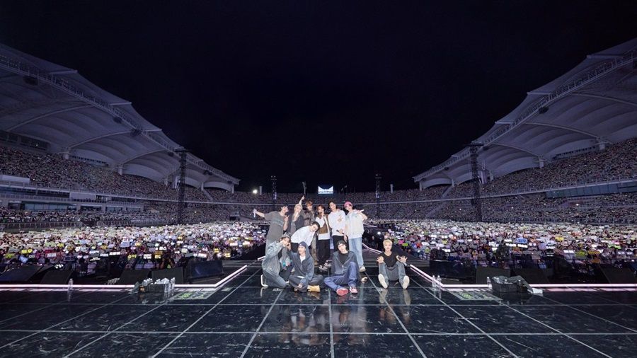 Seventeen Sukses Gelar Konser Perdana di Tur Dunia 'SEVENTEEN RIGHT HERE', Fans pun Bersorak!