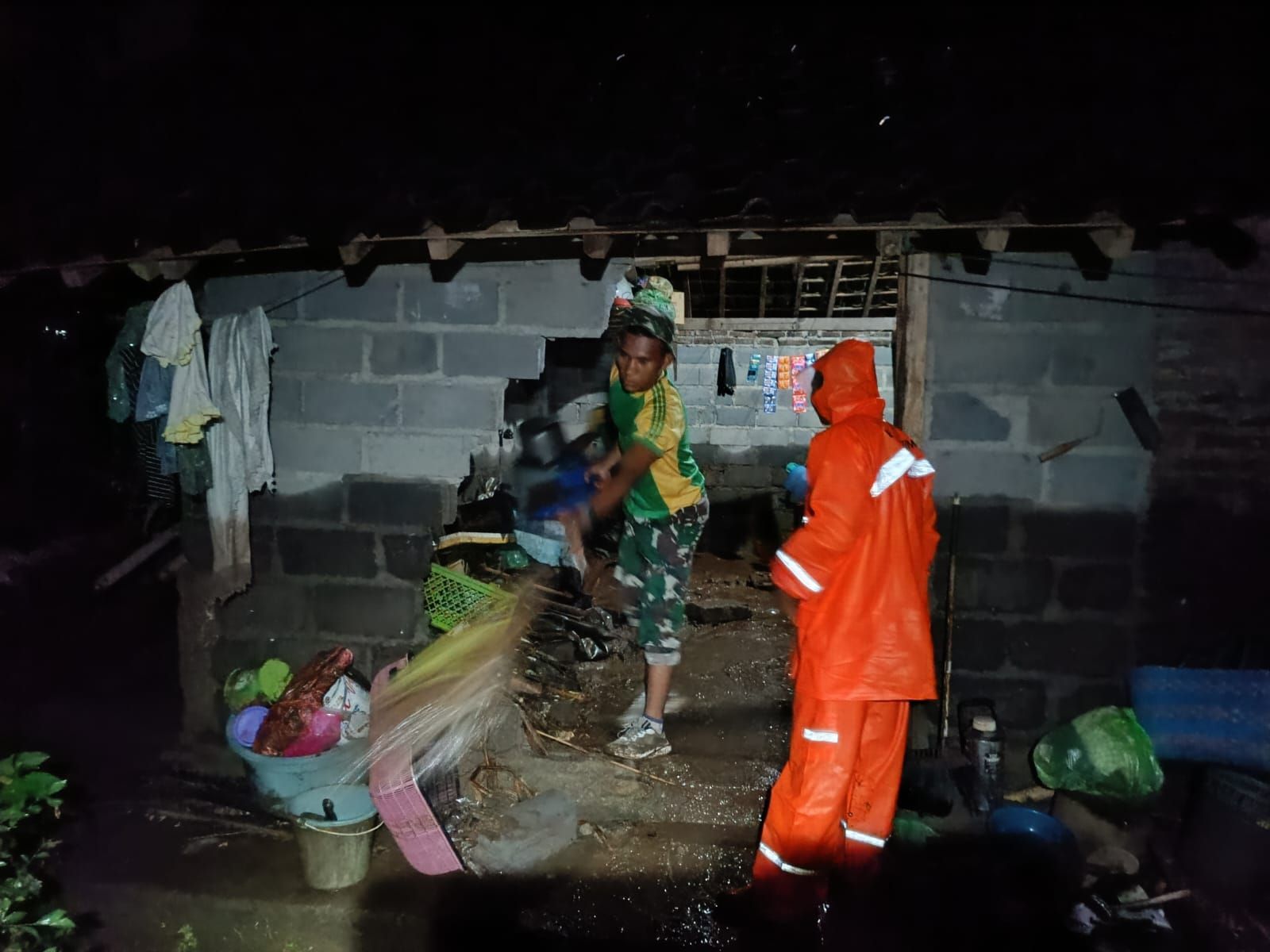 Ratusan Warga Jember Terdampak Banjir, 2 Rumah Rusak Rawan Ambruk  dan Dinding Jebol Akibat Longsor
