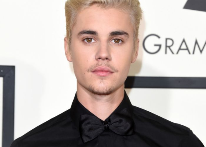 Justin Bieber Buat  Fans Cemas Usai Tunjukkan Gerakan Aneh di Coachella 2025