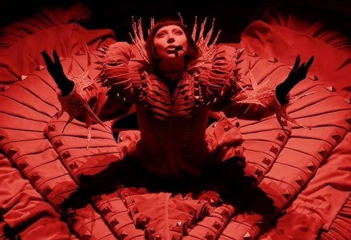 Lady Gaga Sempat Alami Kendala Mikrofon Mati saat Tampil di Coachella 2025