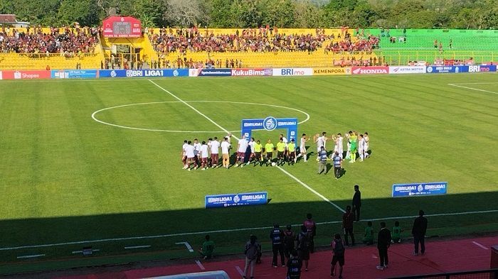Catatan Kontroversi Pekan Kedua Liga 1 2023-2024: Wasit Mulai Asal-asalan dan Suporter Mulai Berulah